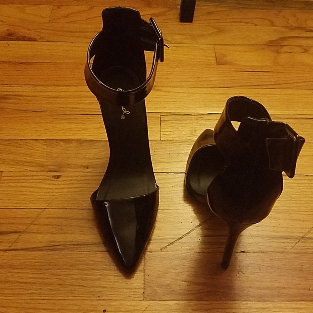 Brand new Patent leather pumps.